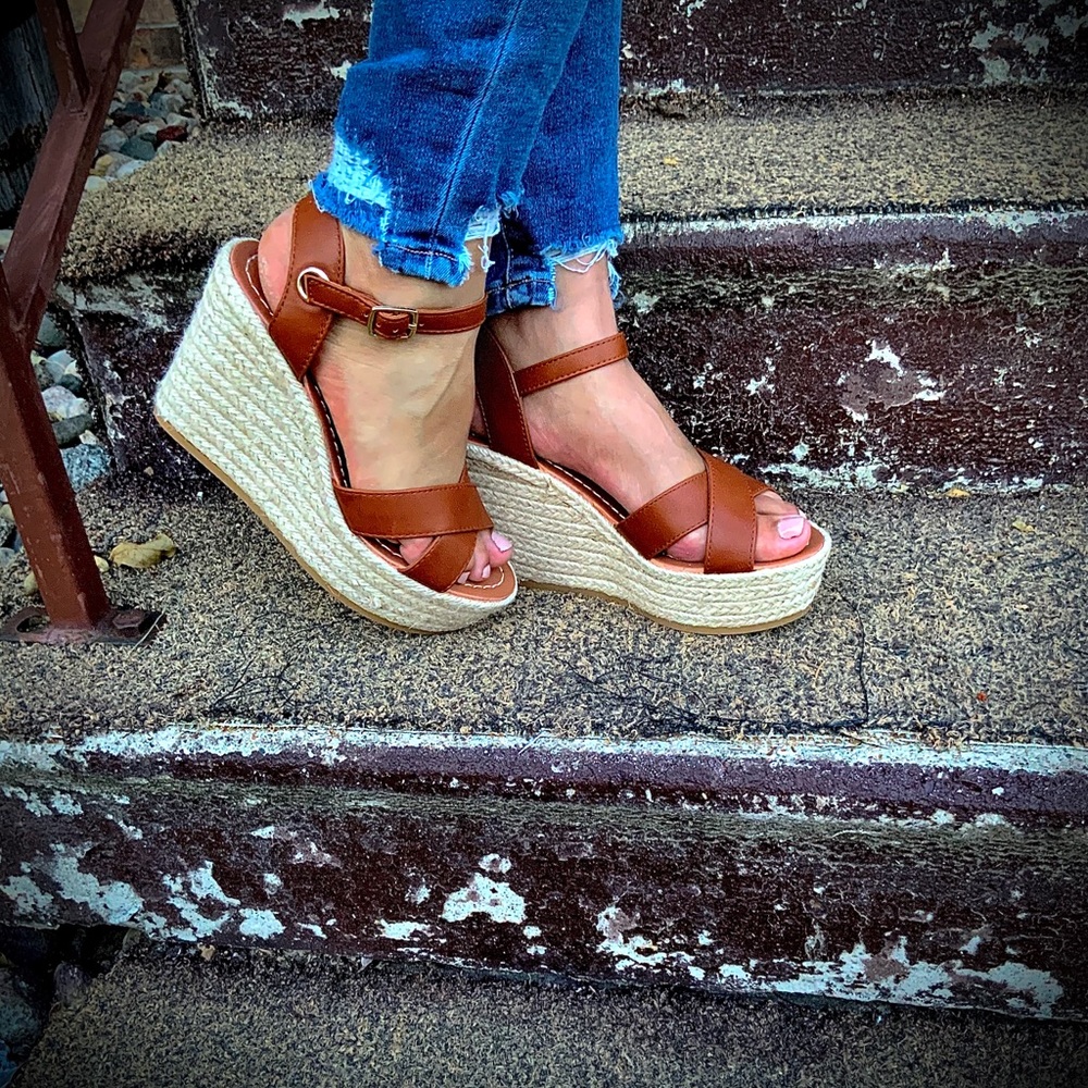 Dream/ Tan Wedges - Picture 4 of 5